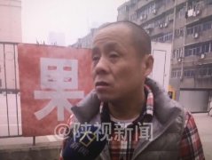 六旬老人突发脑溢血倒路边 热心的哥将其送往医院