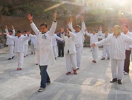 “飞越疯人院”现实版?贵阳一医院精神科主任带领64名病人集体离
