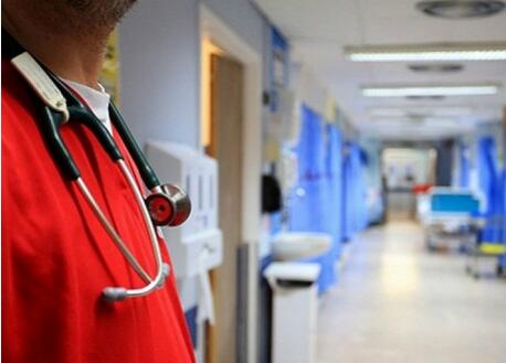 透析医用耗材腐败链条:科室带头人拿回扣 20%是行规