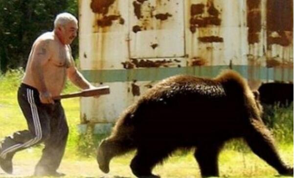 60岁老人逃票将棕熊打成重伤，只因他坚持这样的习惯