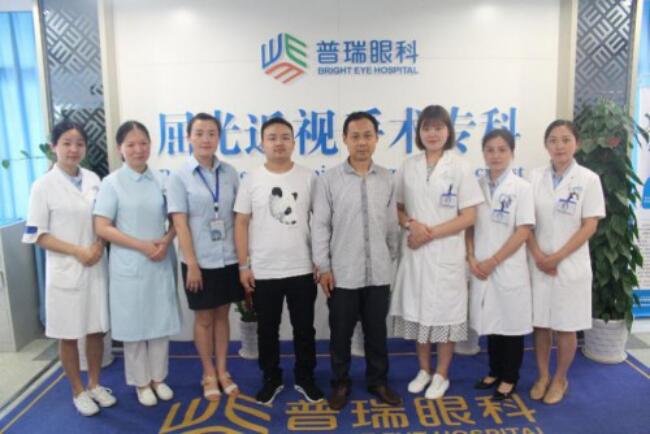 不屈命运熬坏双眼 孝感高考生在武汉普瑞眼科成功摘掉1000度眼镜