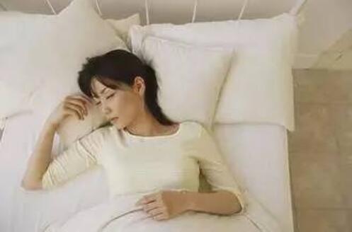 女性睡眠姿势不对也会导致不孕，你信吗？