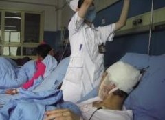 医生救人中16刀 获攀枝花感动东区人物 医患关系何时休?
