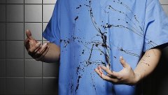 英国去年7万医护人员被打 医患矛盾每天200起
